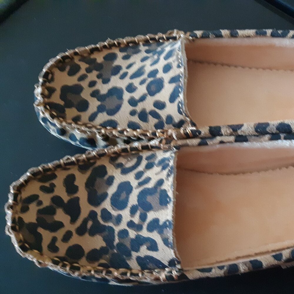 BEARPAW EMMIE SUEDE LEOPARD MOCCASIN SIZE 9 WIDE RAIN REPELLENT